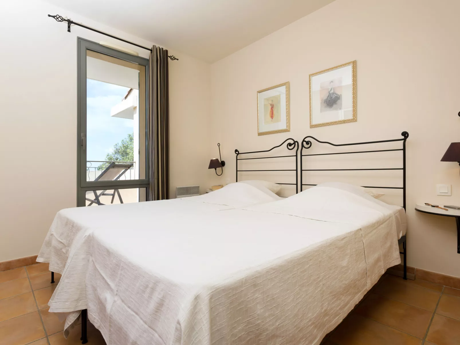 Provence Country Club-Dedans
