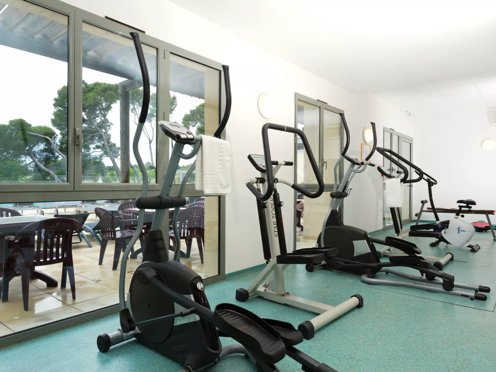 Provence Country Club-Dedans