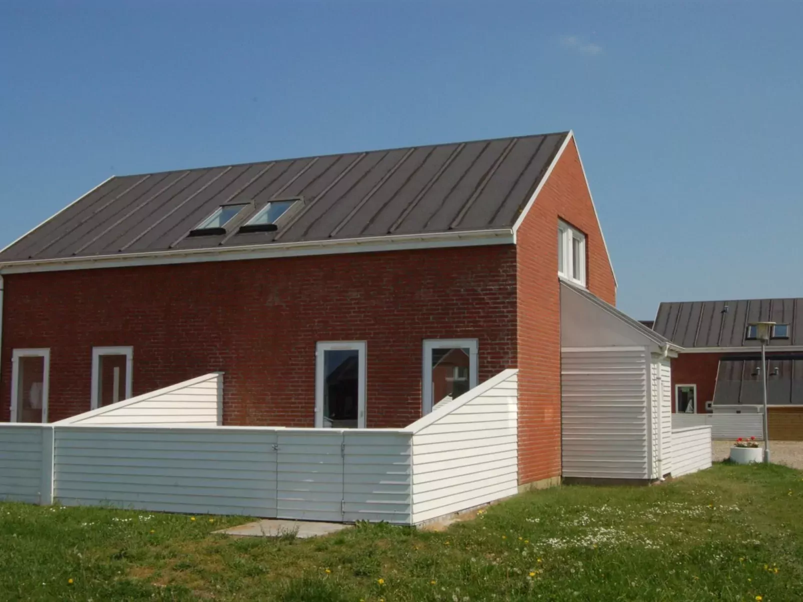 "Raine" - 2.3km from the sea-Outside