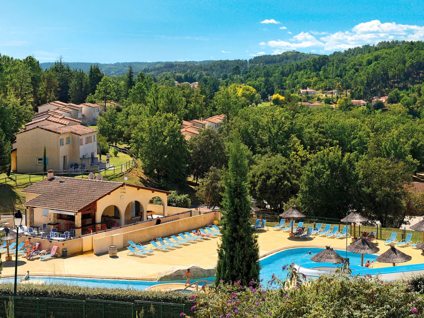 Les Hauts de Salavas-Outside