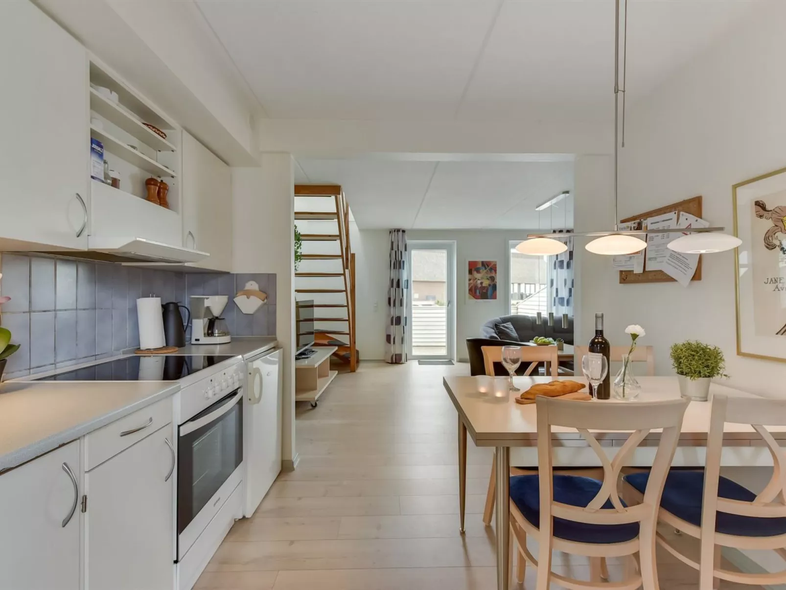 "Nils" - 2.3km from the sea-Inside