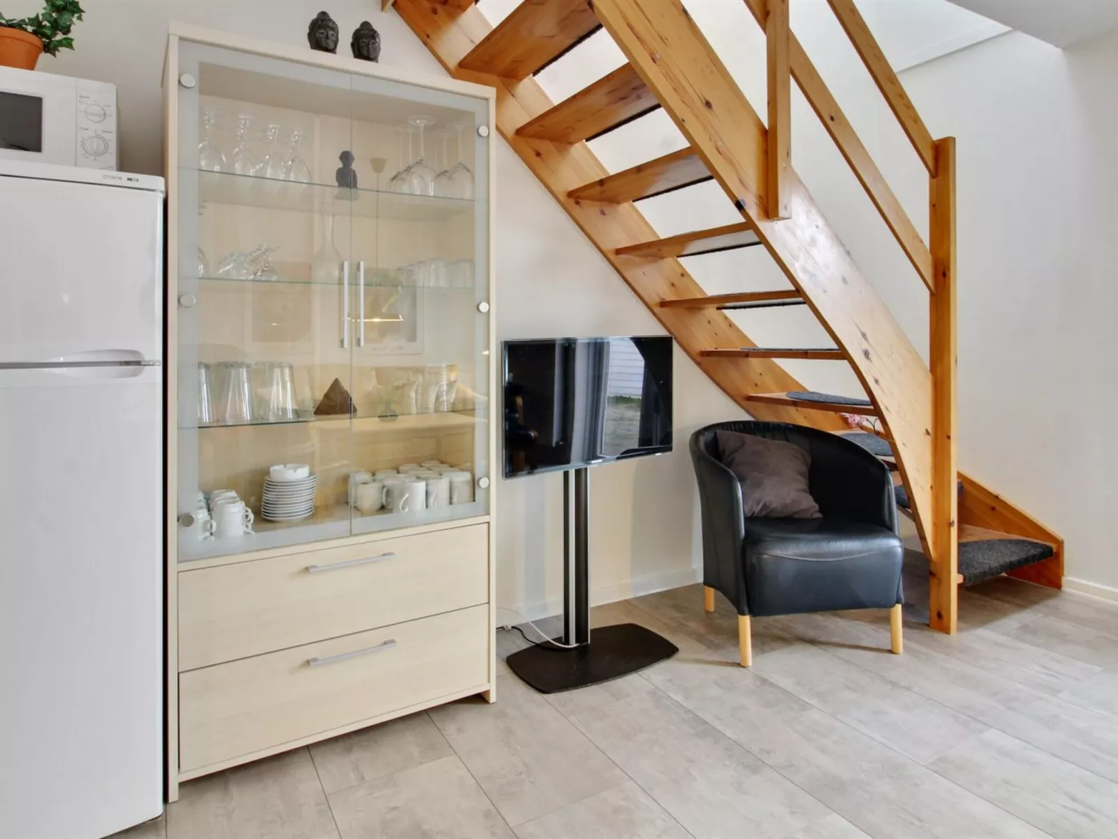 "Tinna" - 2.3km from the sea-Inside