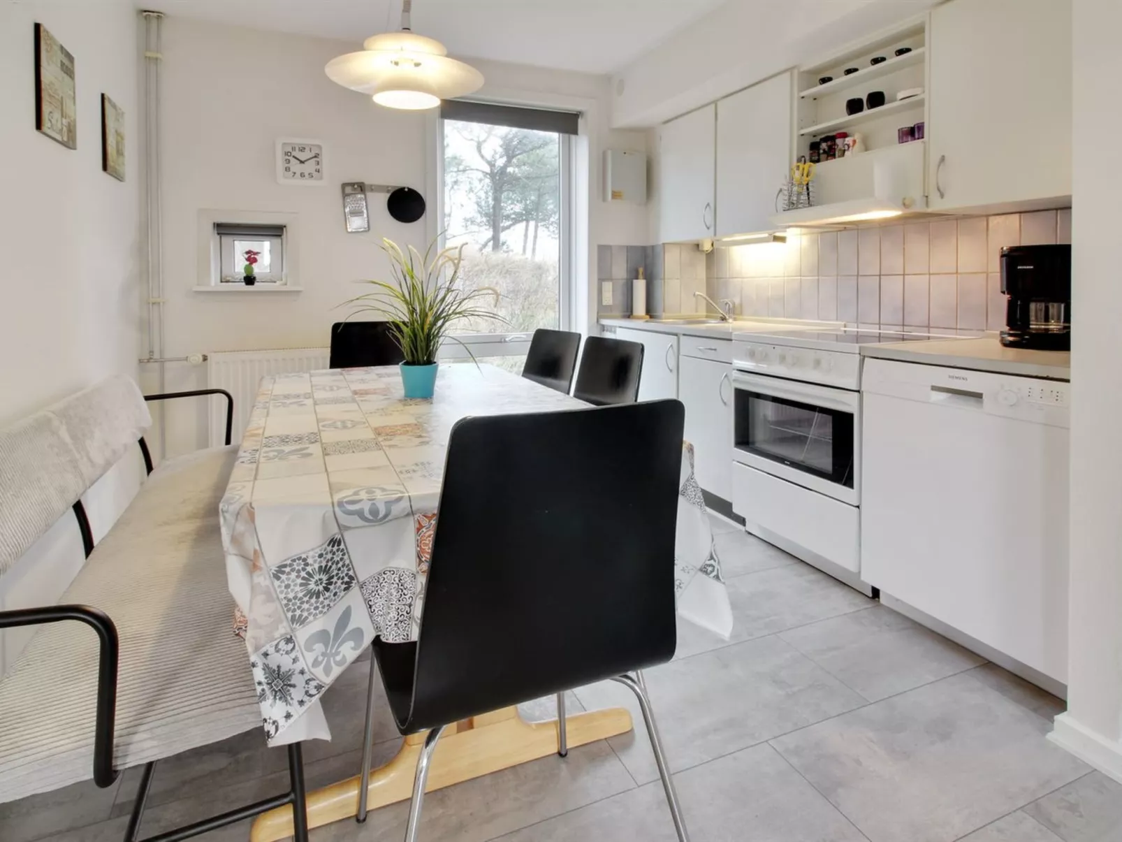 "Tinna" - 2.3km from the sea-Inside