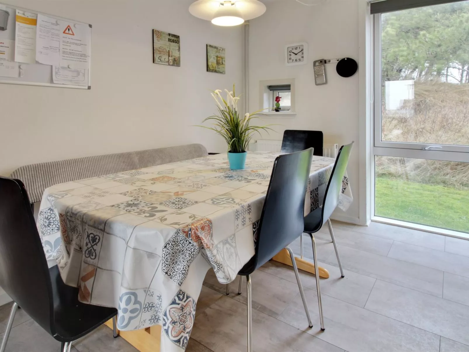 "Tinna" - 2.3km from the sea-Inside