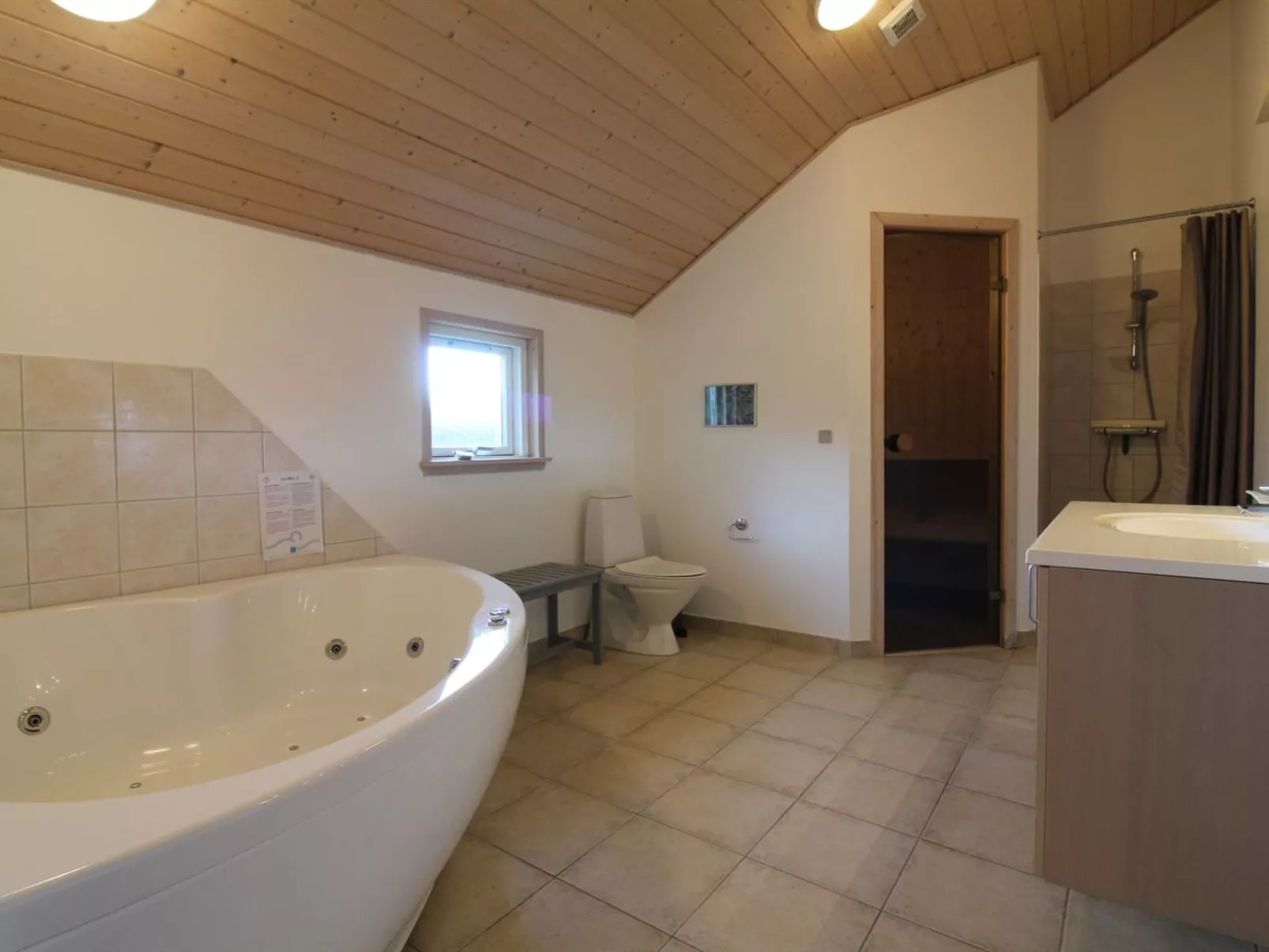 "Synnöve" - 550m from the sea-Inside
