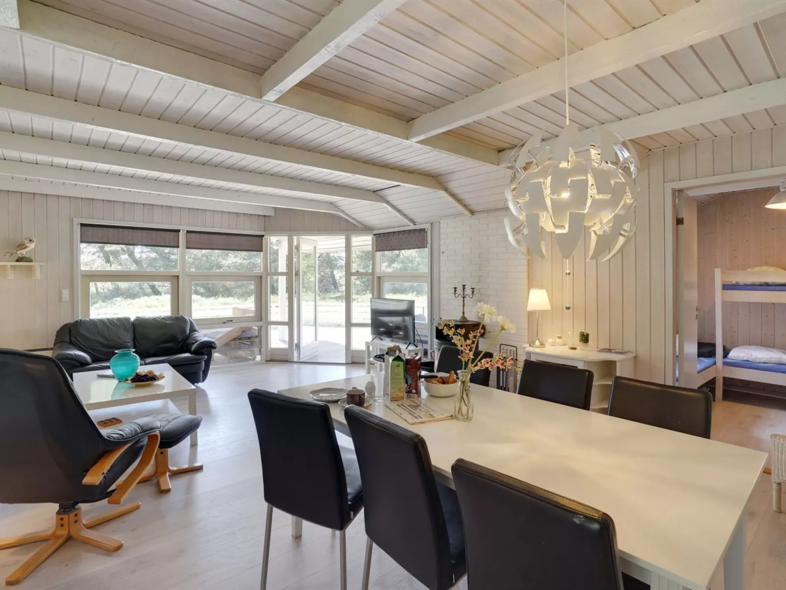 "Lin" - 2.9km from the sea-Inside