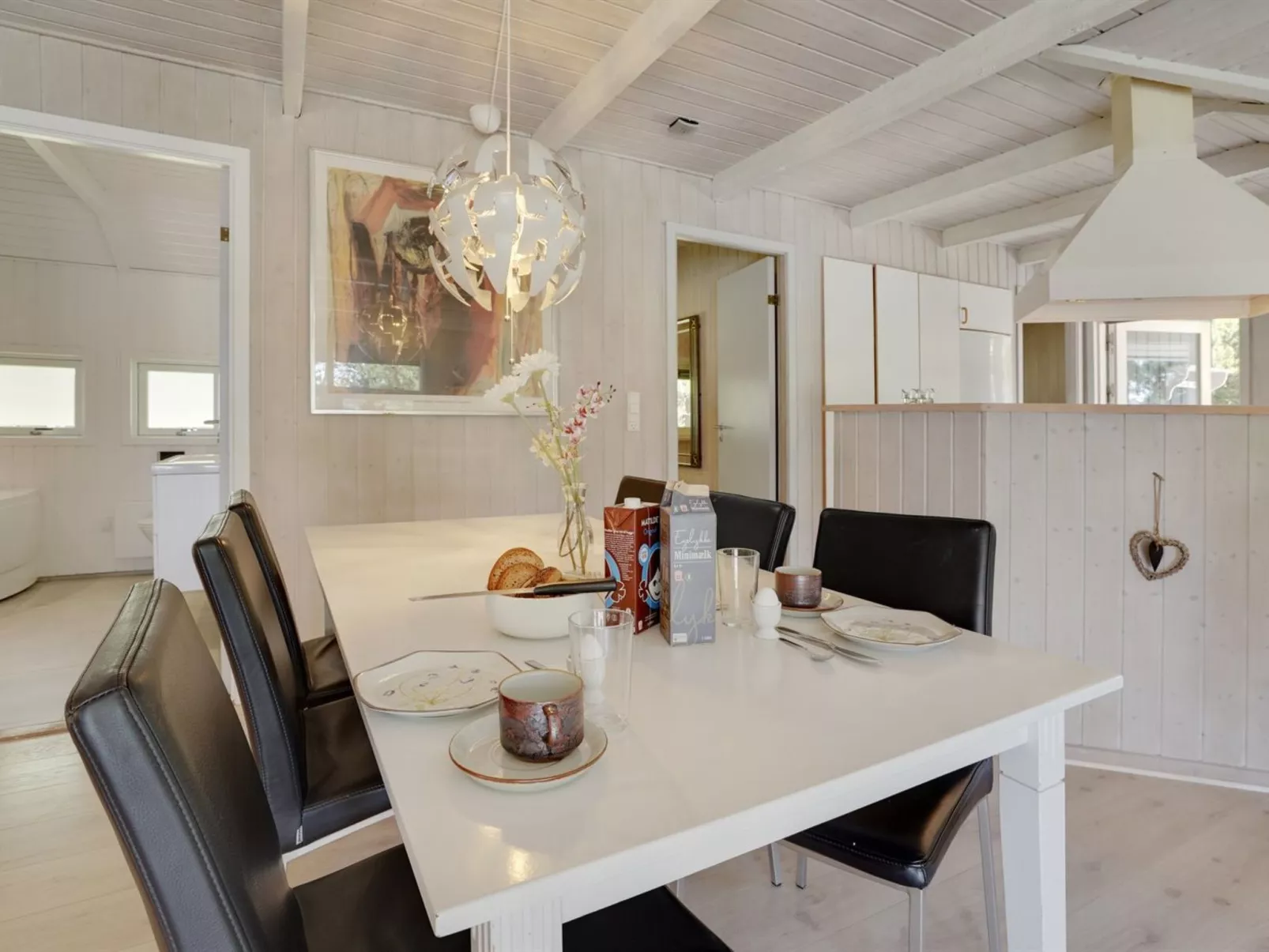"Lin" - 2.9km from the sea-Inside