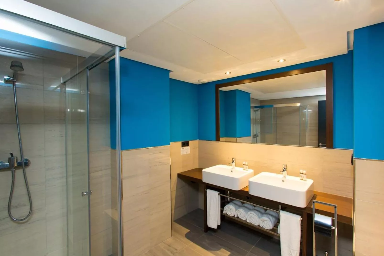 Apartamento con patio-Bathroom
