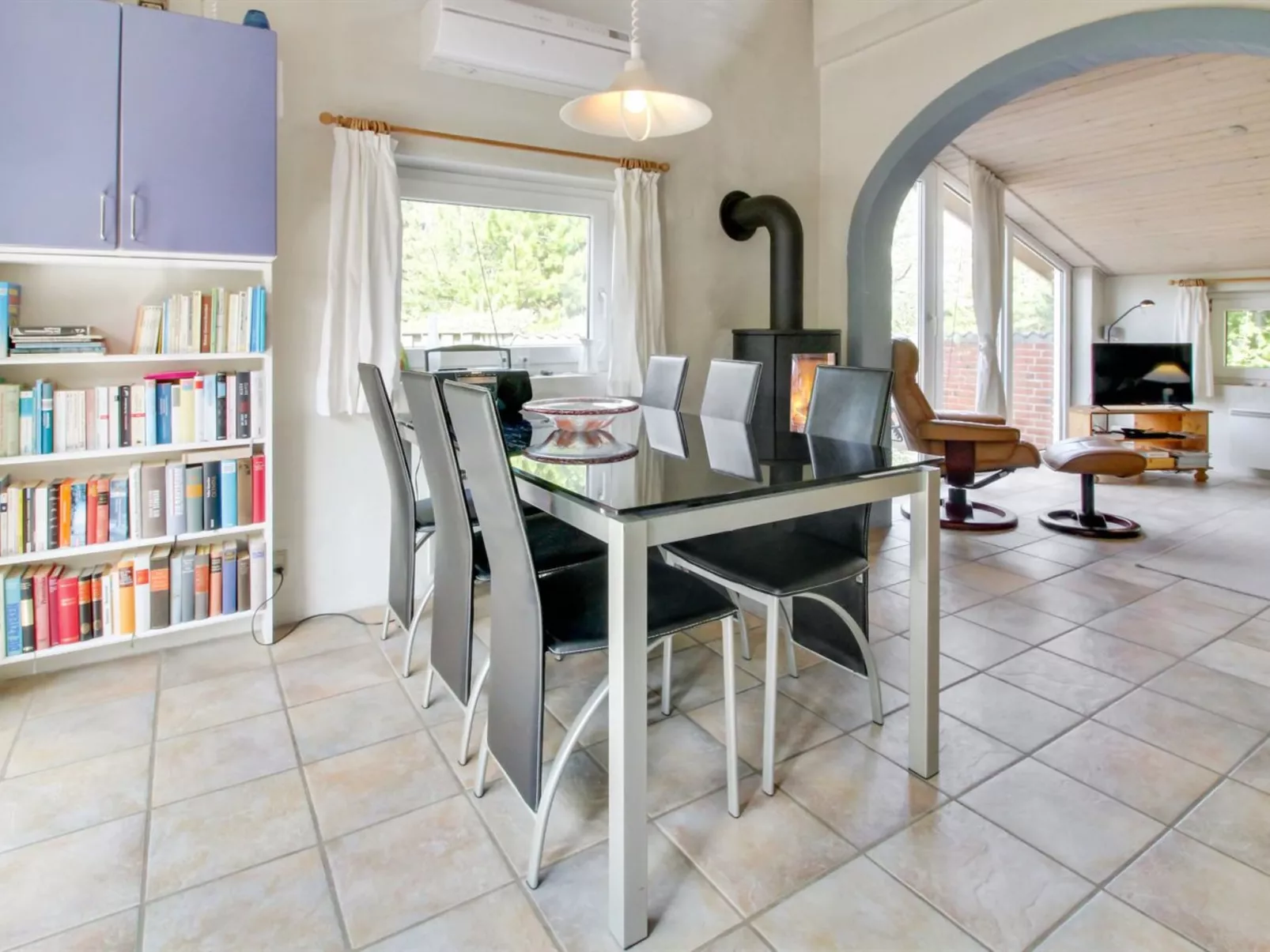 "Elsy" - 2.6km from the sea-Inside