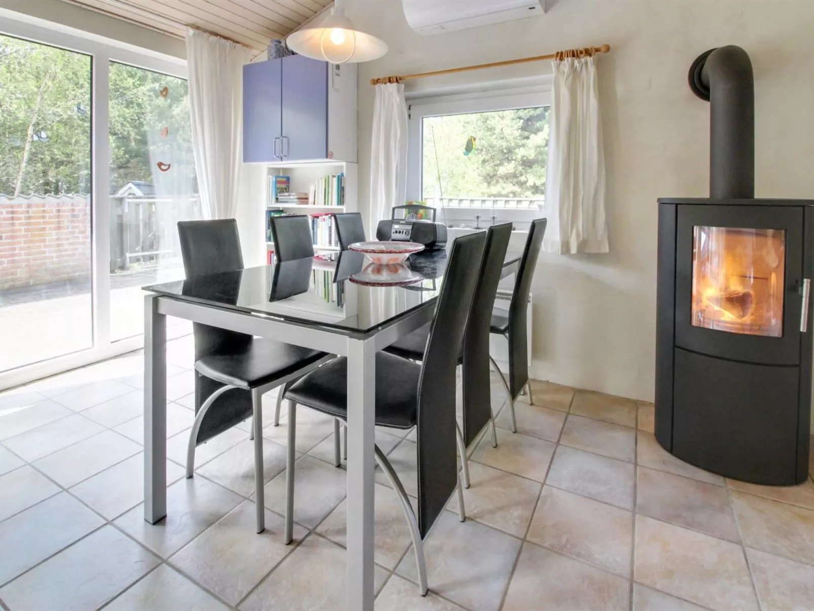 "Elsy" - 2.6km from the sea-Inside