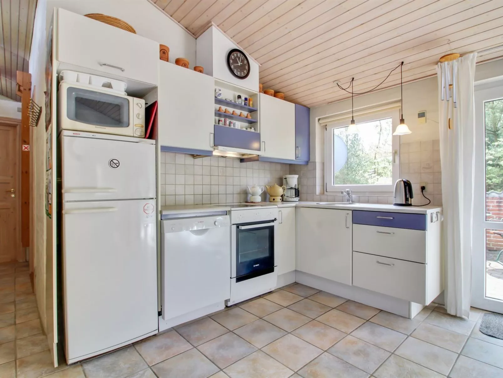 "Elsy" - 2.6km from the sea-Inside