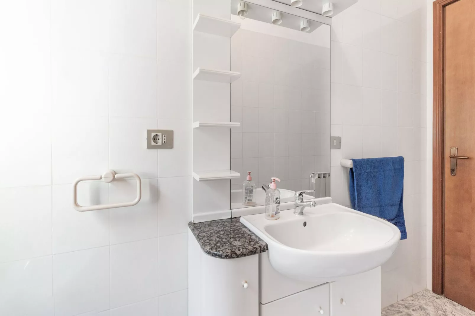 Villa Francisca-Bathroom