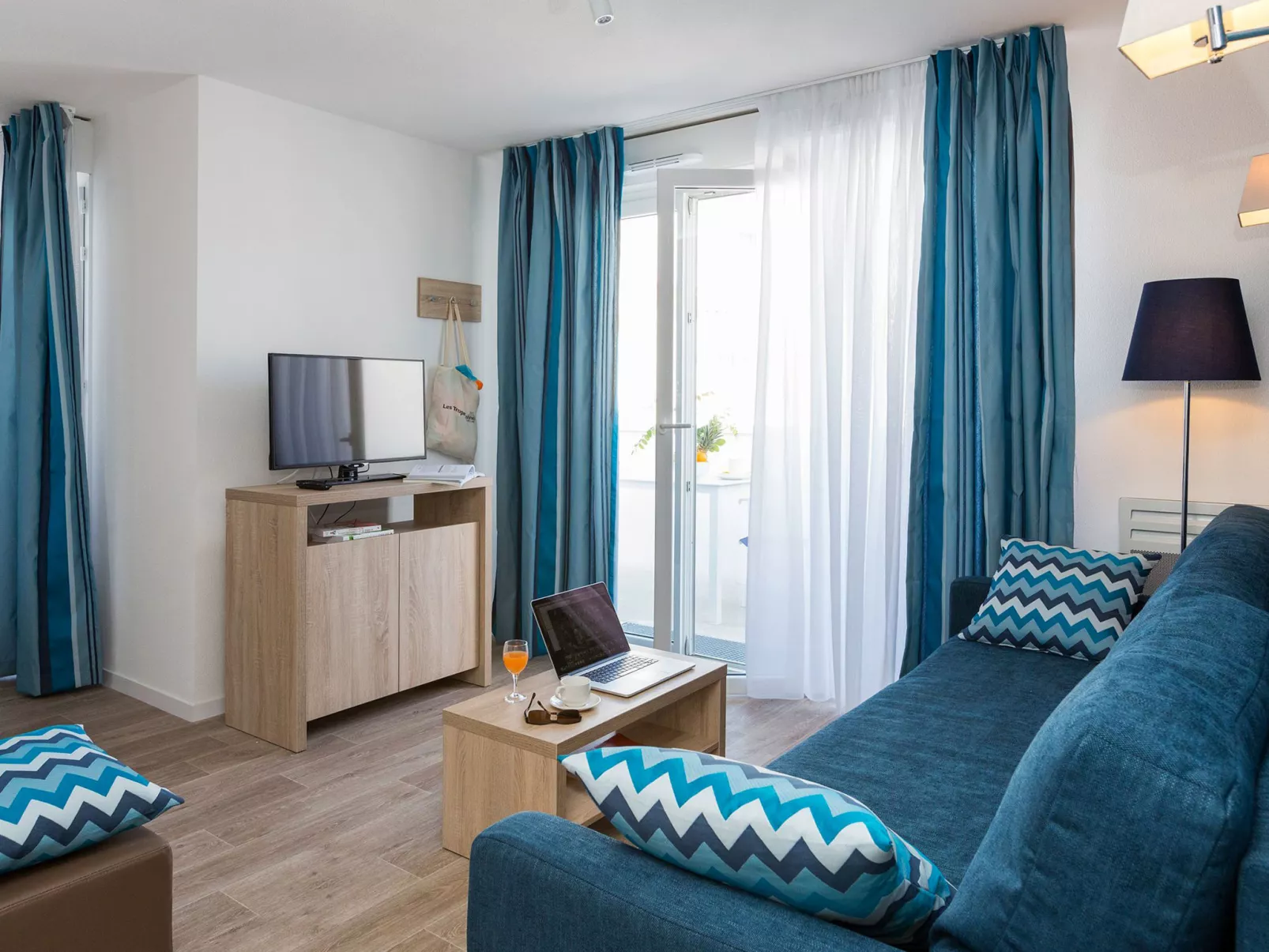 Le Domaine des Pins-Inside