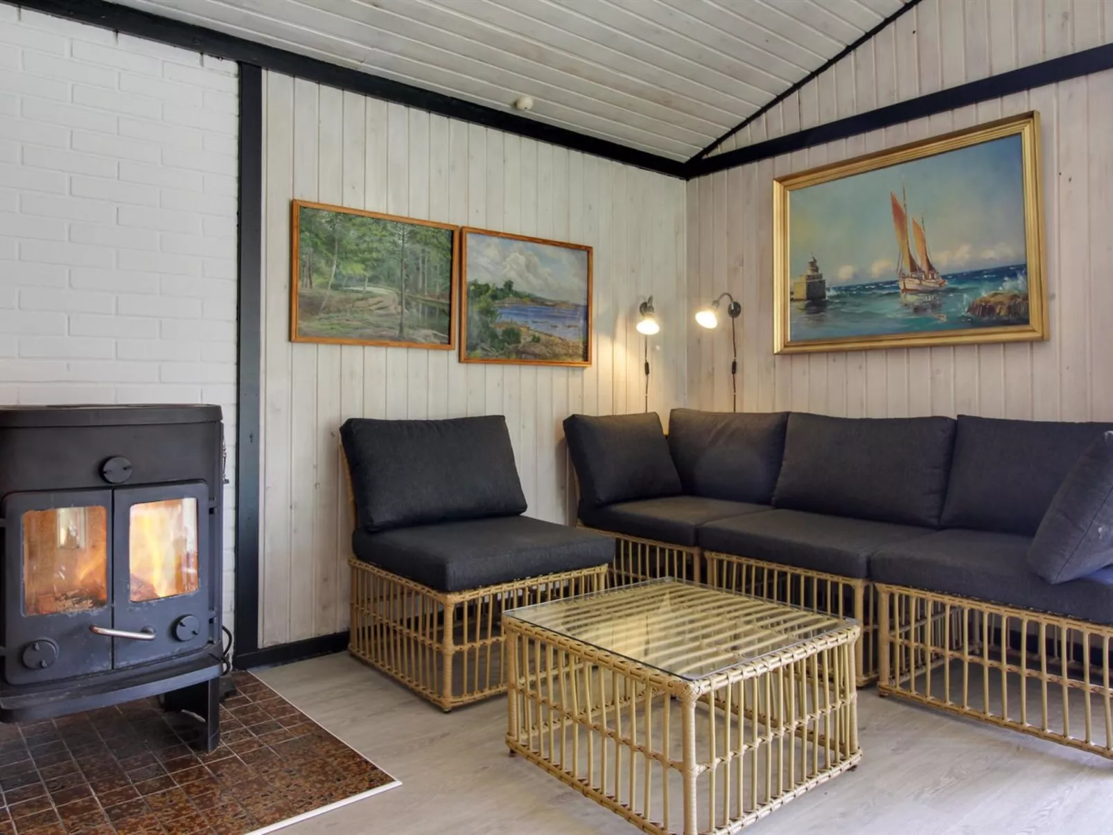 "Biergh" - 600m from the sea-Inside