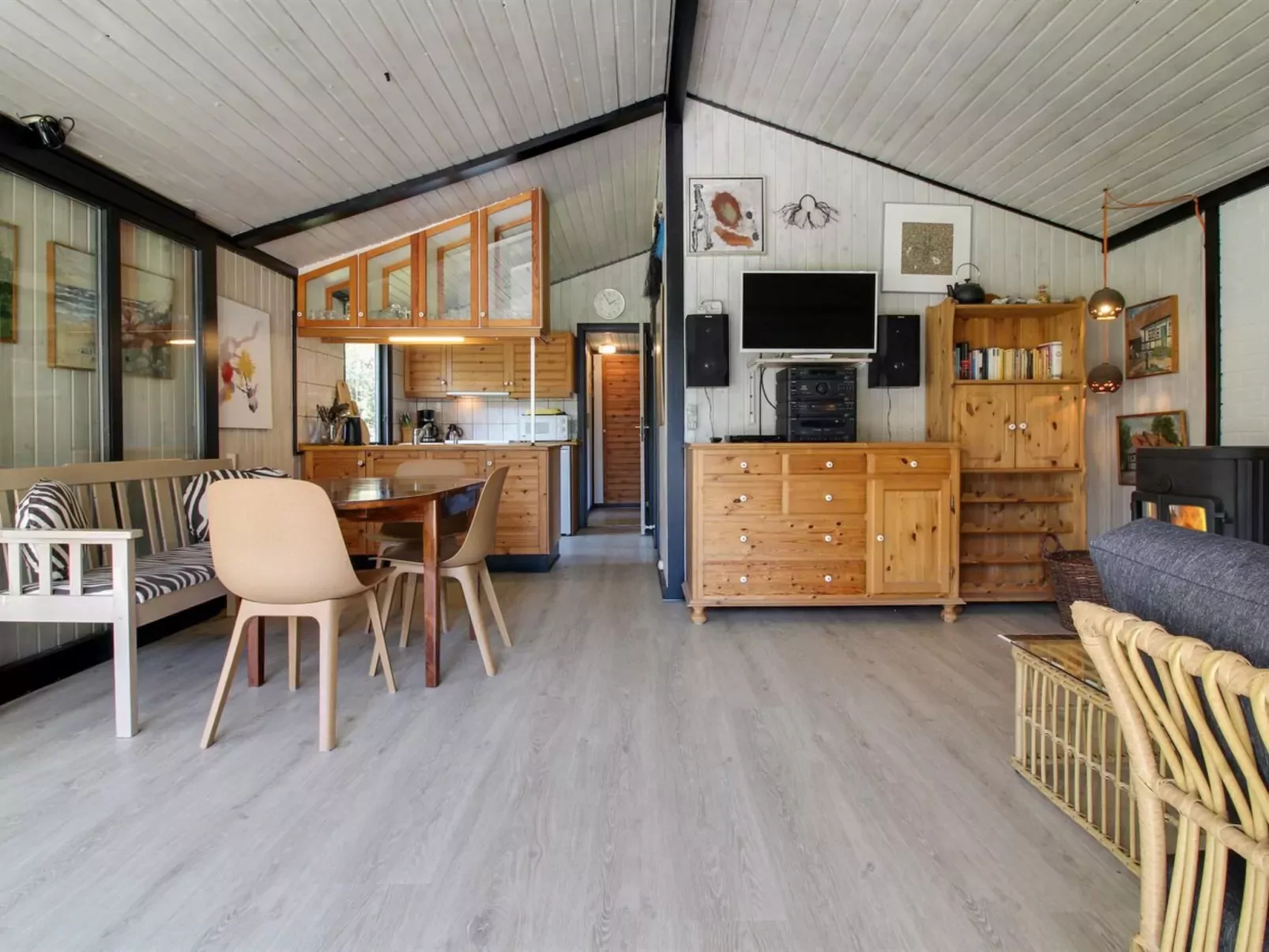 "Biergh" - 600m from the sea-Inside