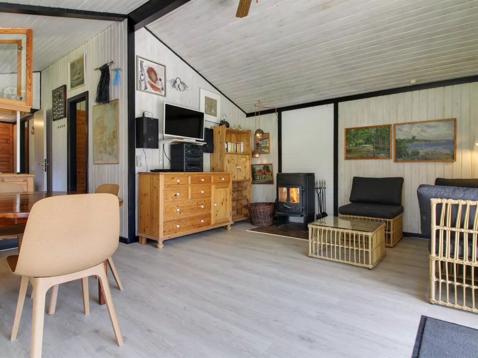 "Biergh" - 600m from the sea-Inside