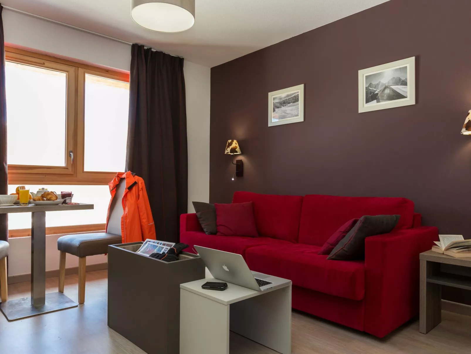 Front de Neige-Inside