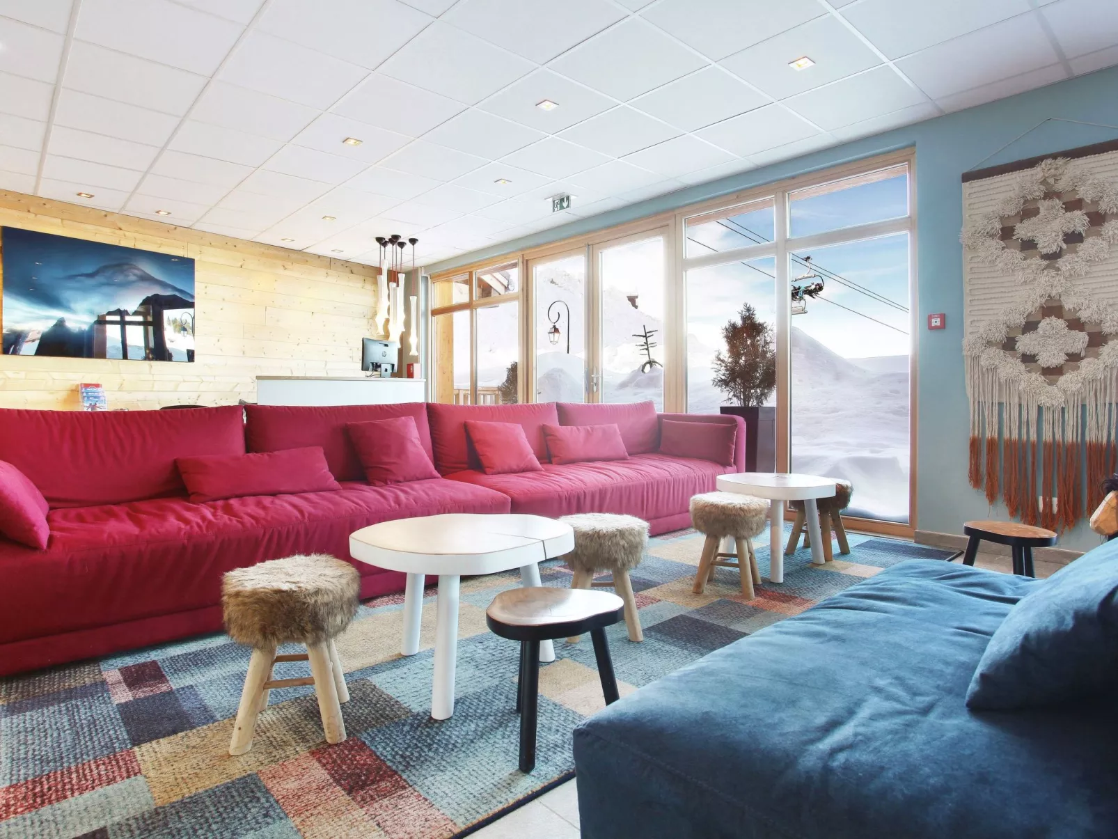 Front de Neige-Inside