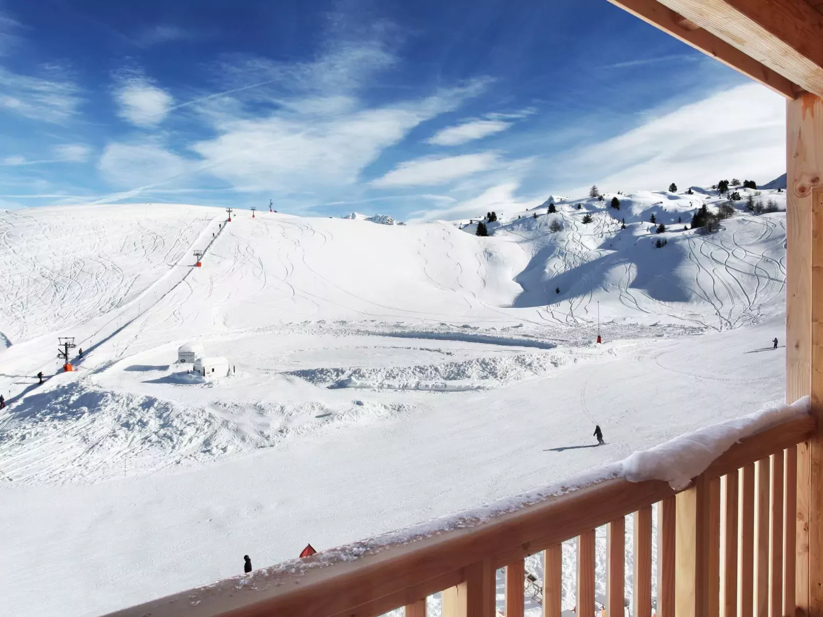 Front de Neige-Outside