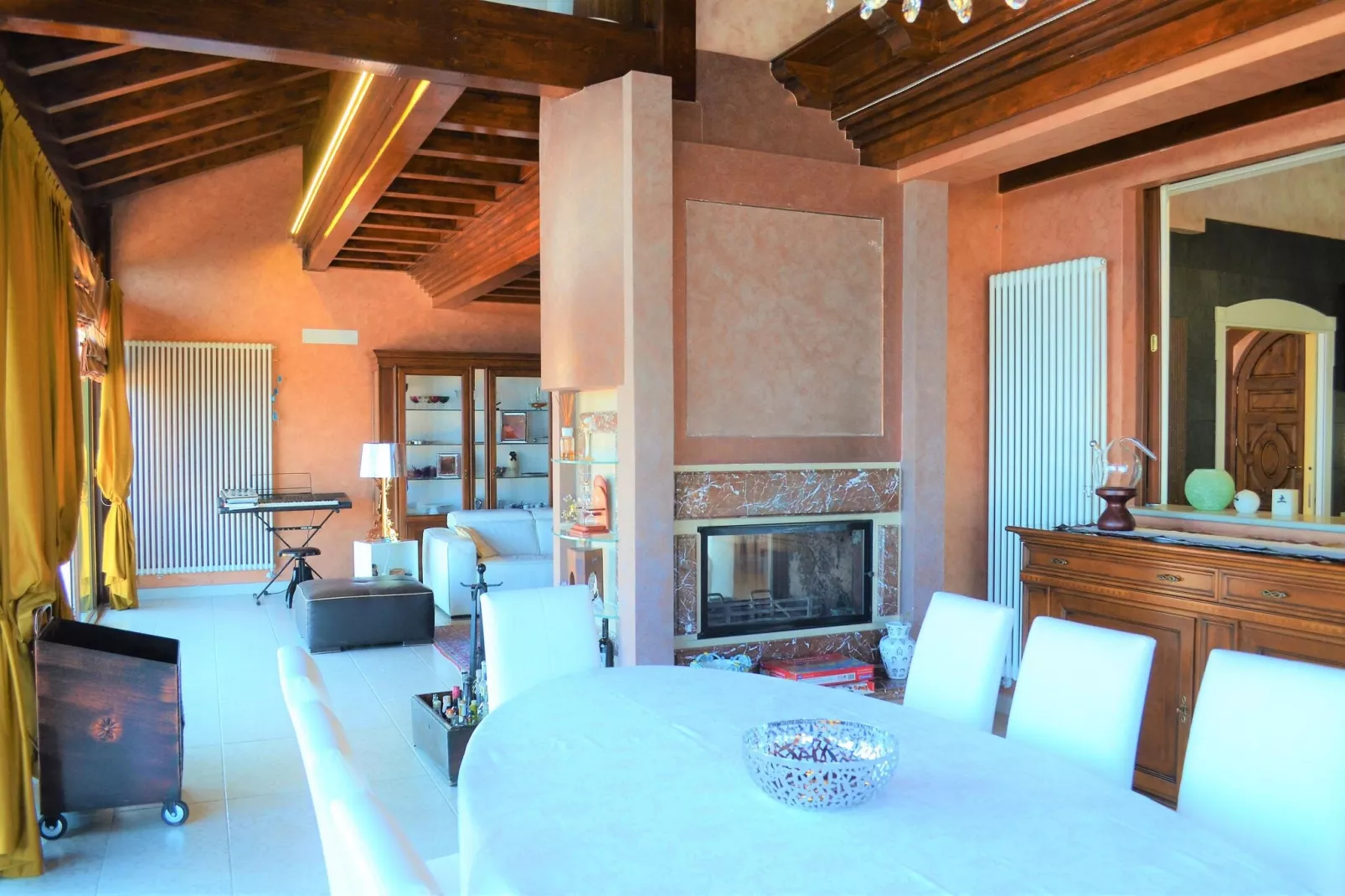 Villa Rosaria-Dining room
