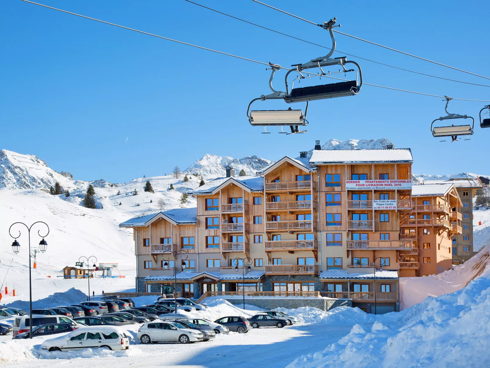 Front de Neige-Outside