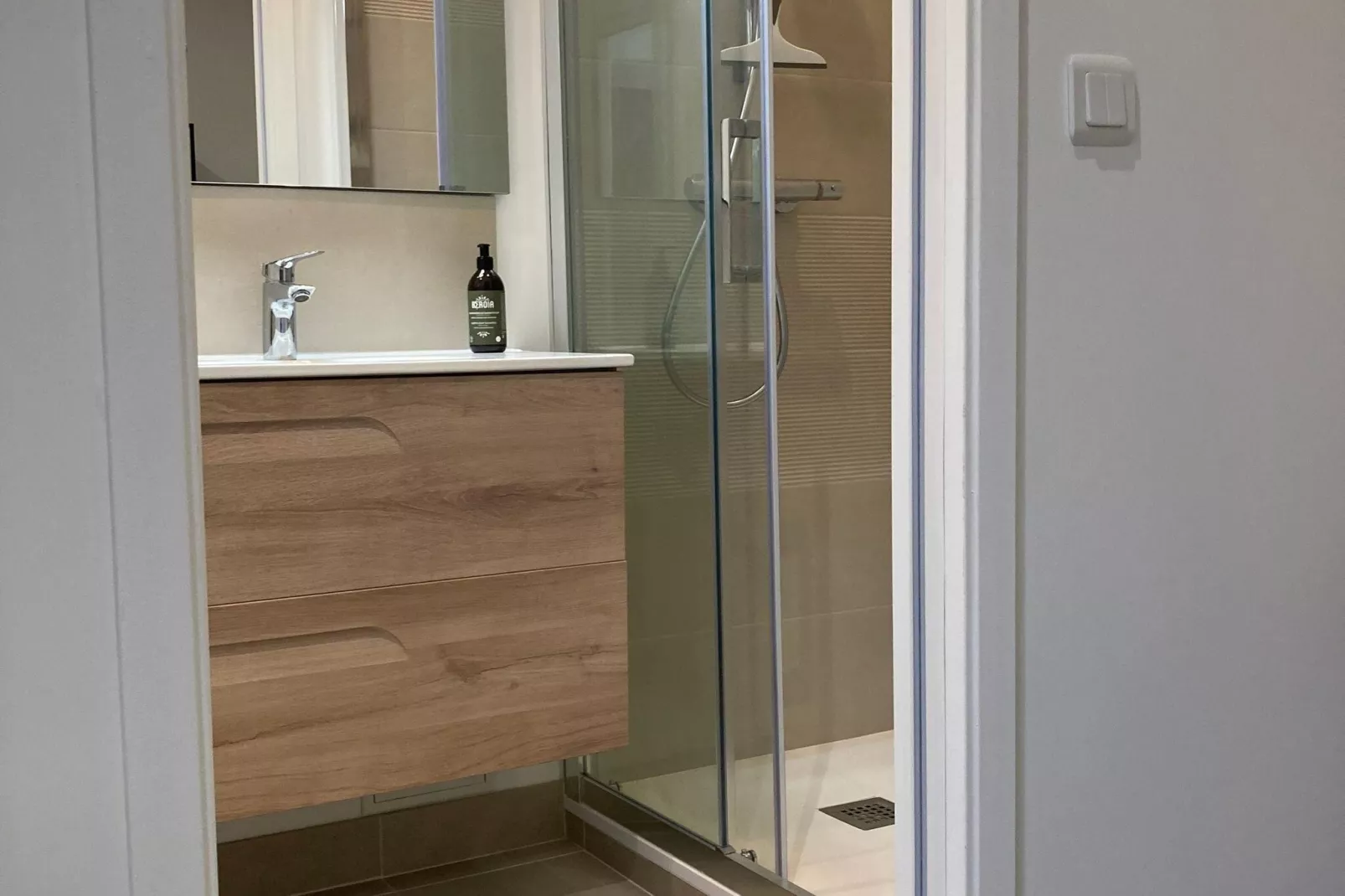 Gite Saint Remy de Provence-Bathroom