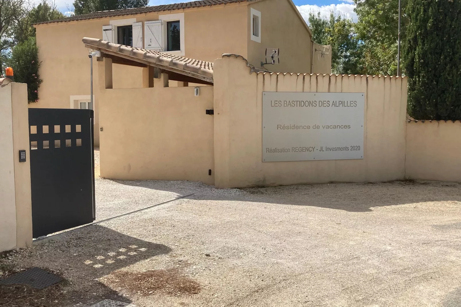 Gite Saint Remy de Provence-Exterior summer