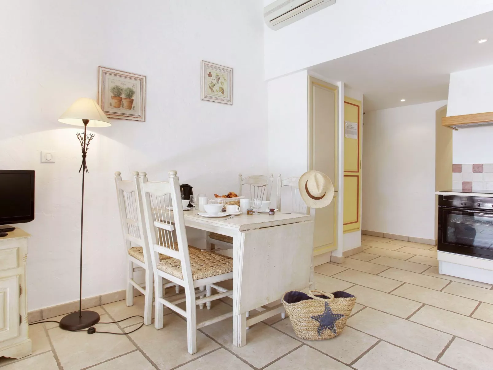La Bastide des Chênes-Inside