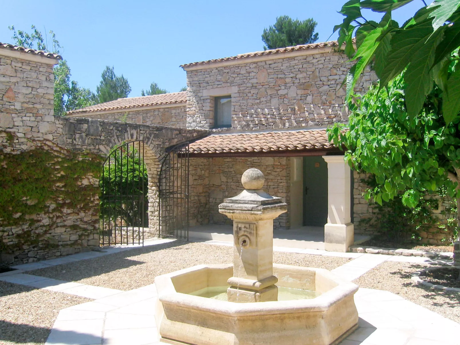 La Bastide des Chênes-Outside