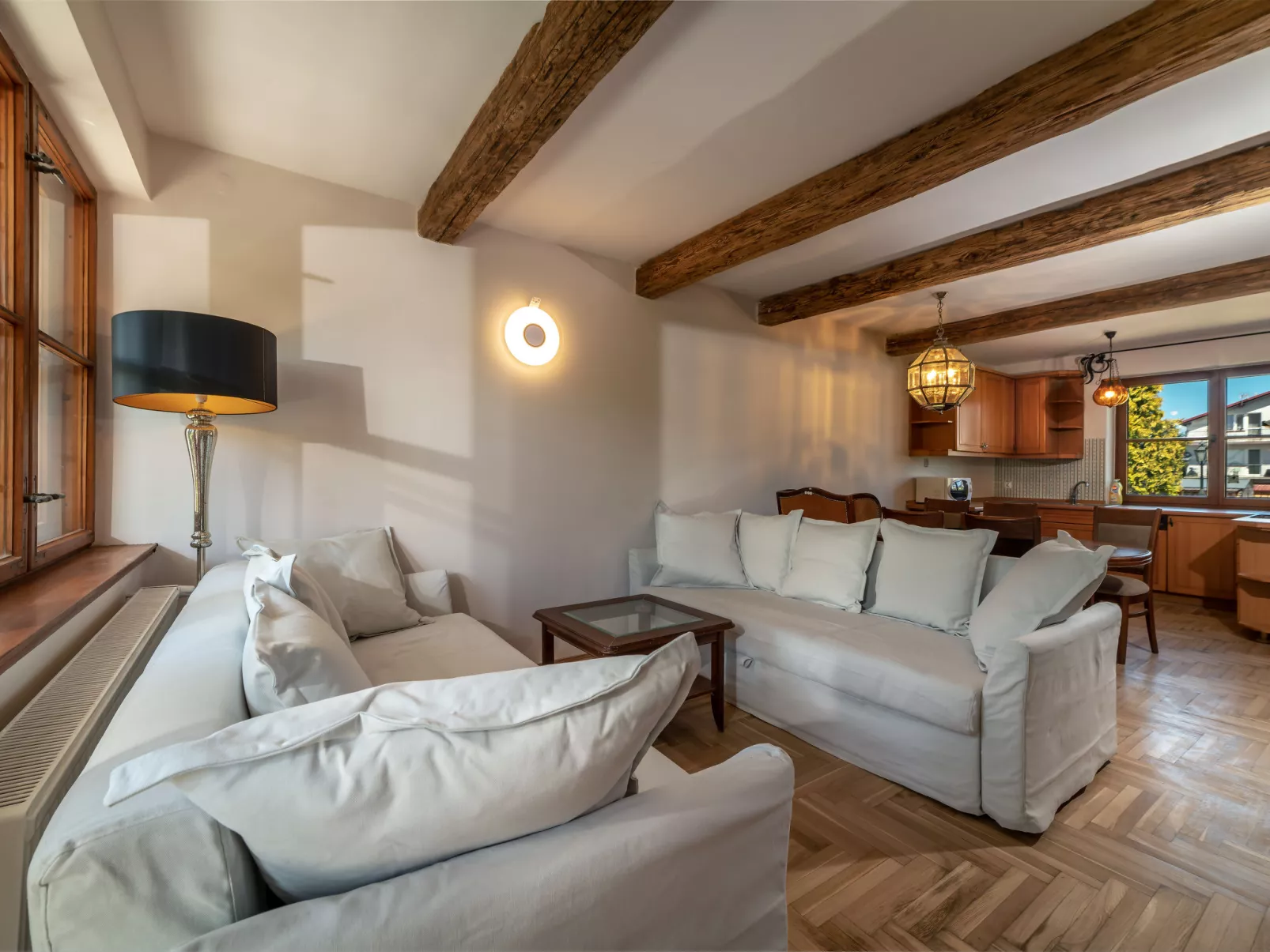 Niezwykły - Drinnen