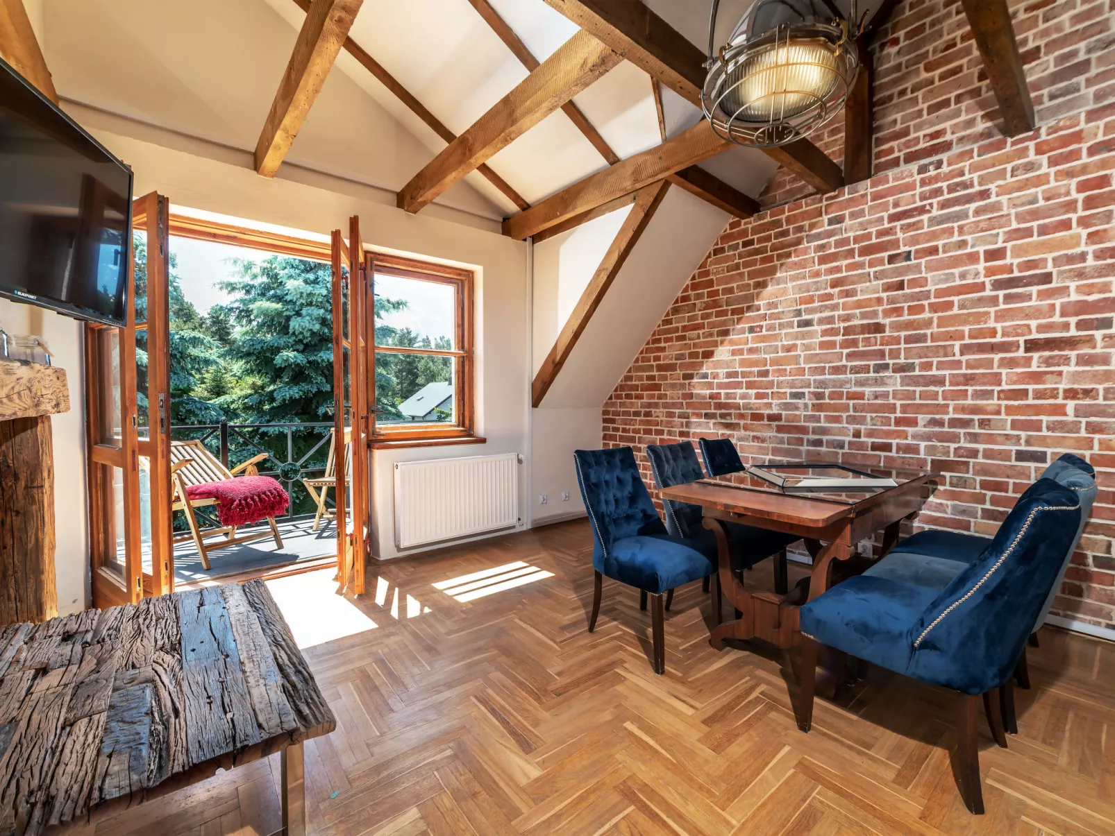 Niezwykły - Drinnen