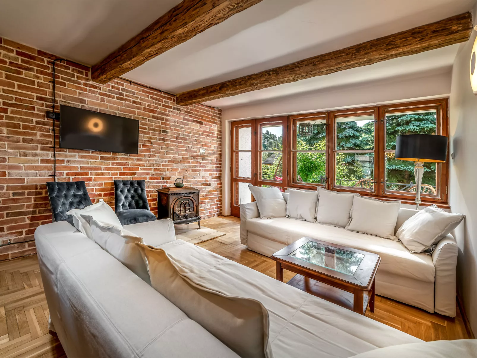 Niezwykły - Drinnen