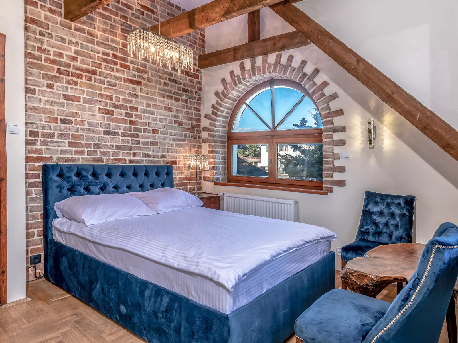 Niezwykły - Drinnen