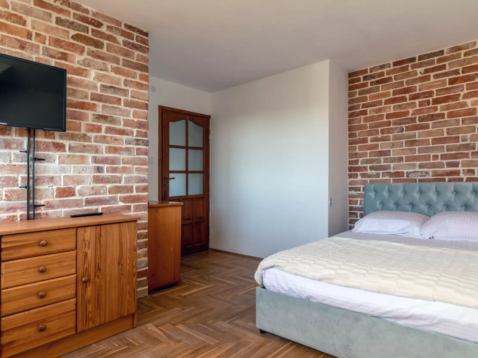 Niezwykły - Drinnen