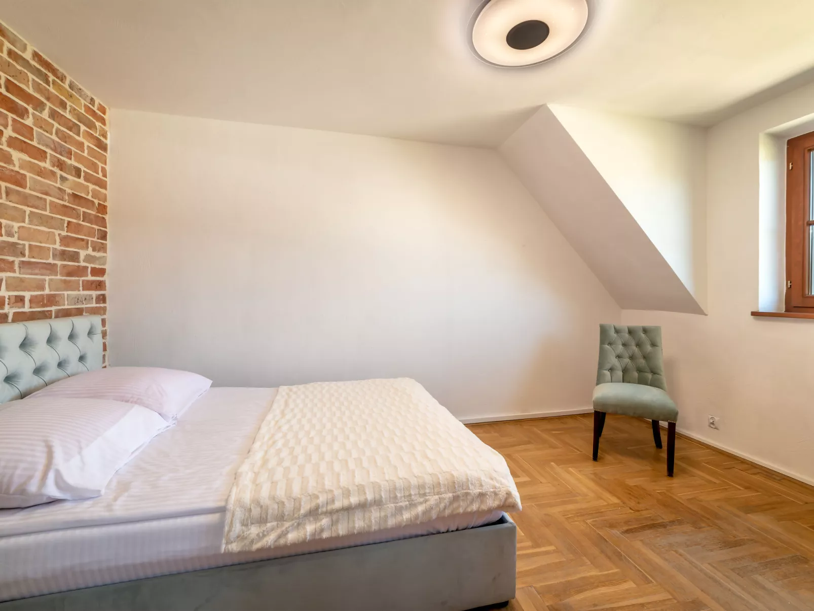 Niezwykły - Drinnen