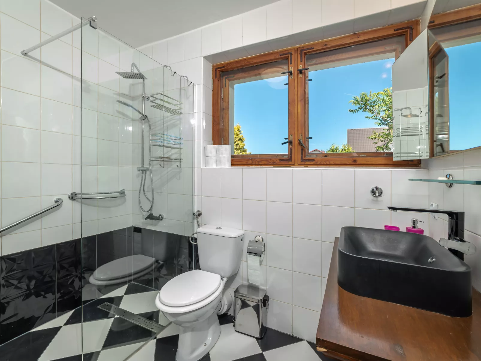 Niezwykły - Drinnen