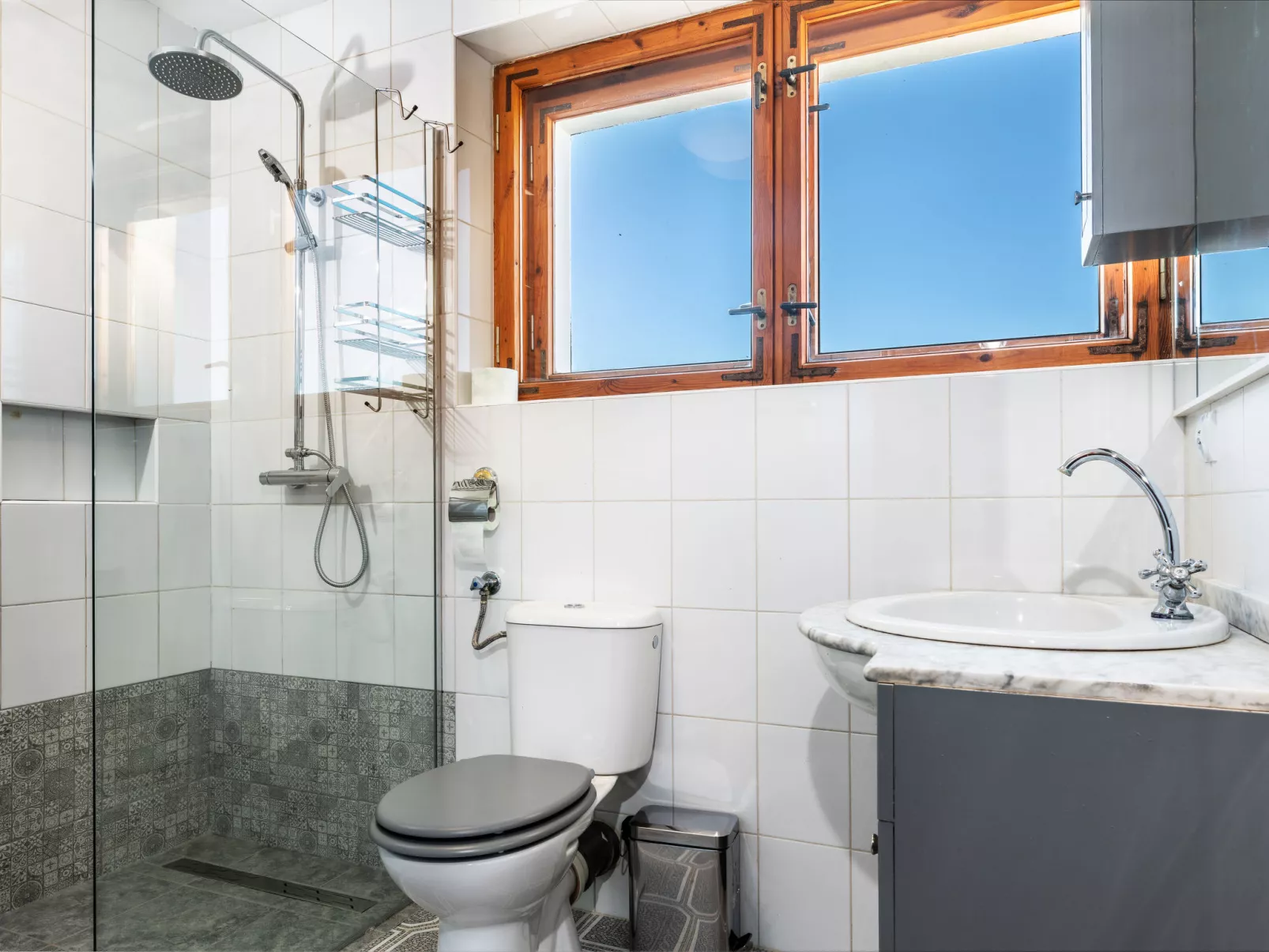 Niezwykły - Drinnen