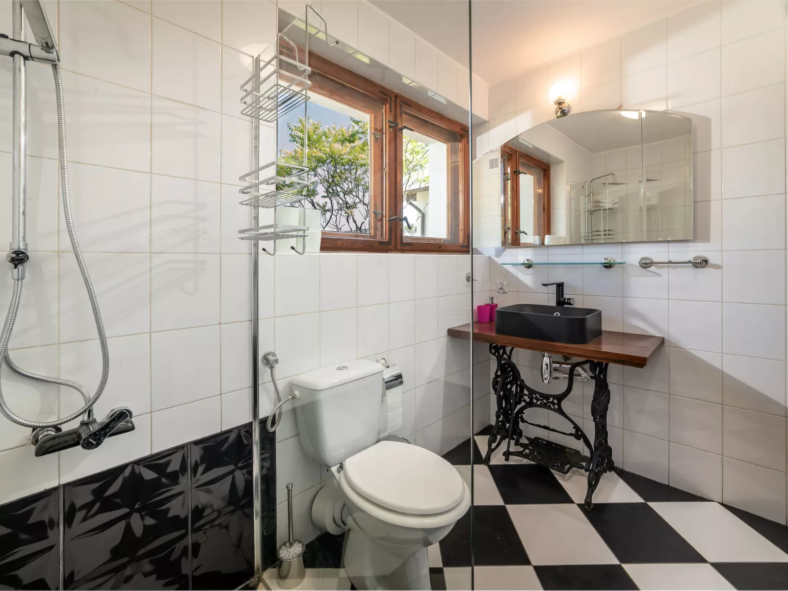 Niezwykły - Drinnen