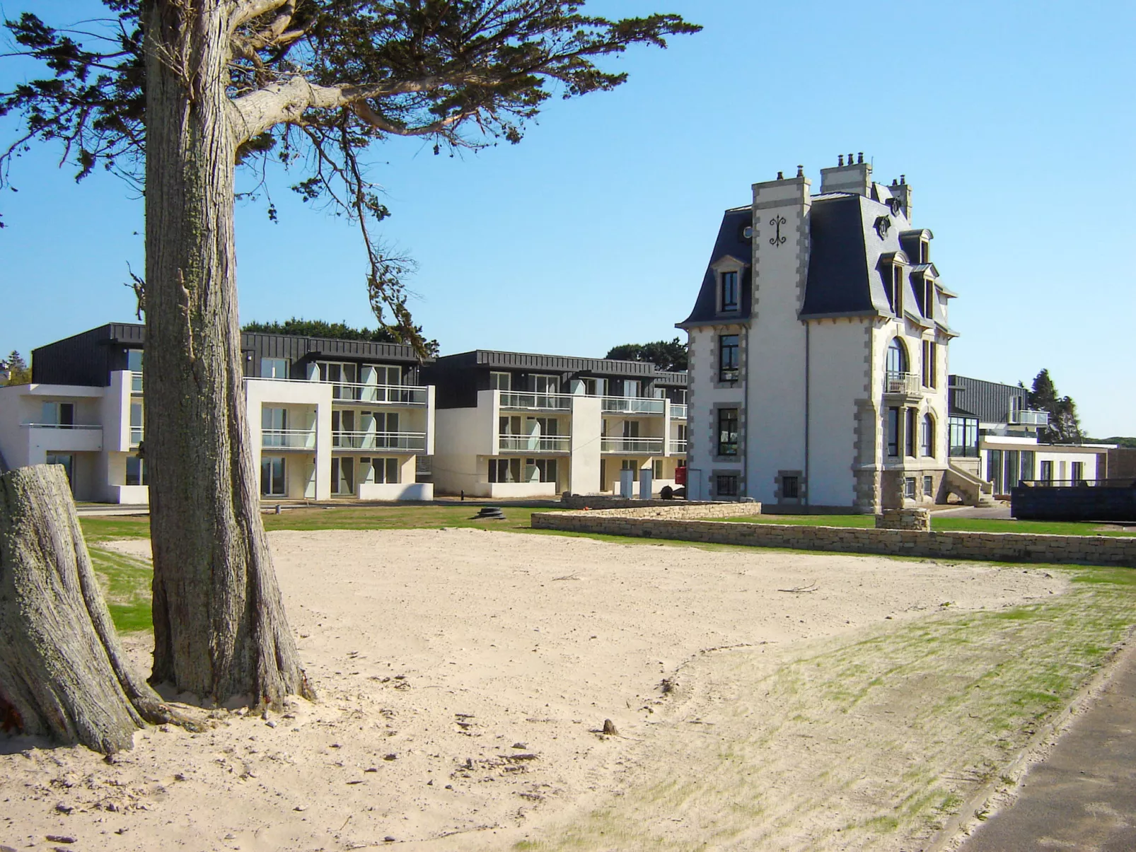 Domaine des Roches Jaunes-Outside
