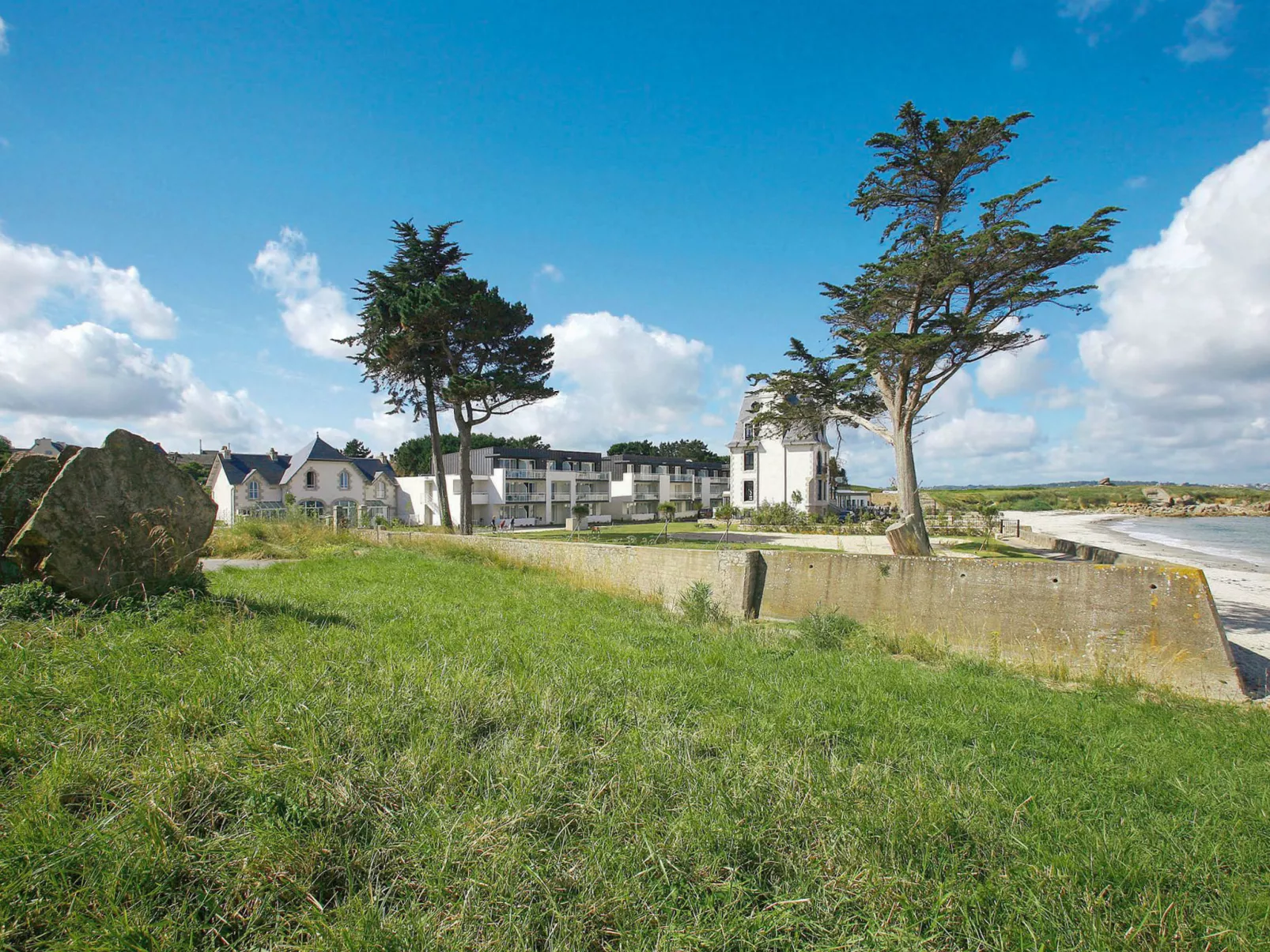 Domaine des Roches Jaunes-Outside