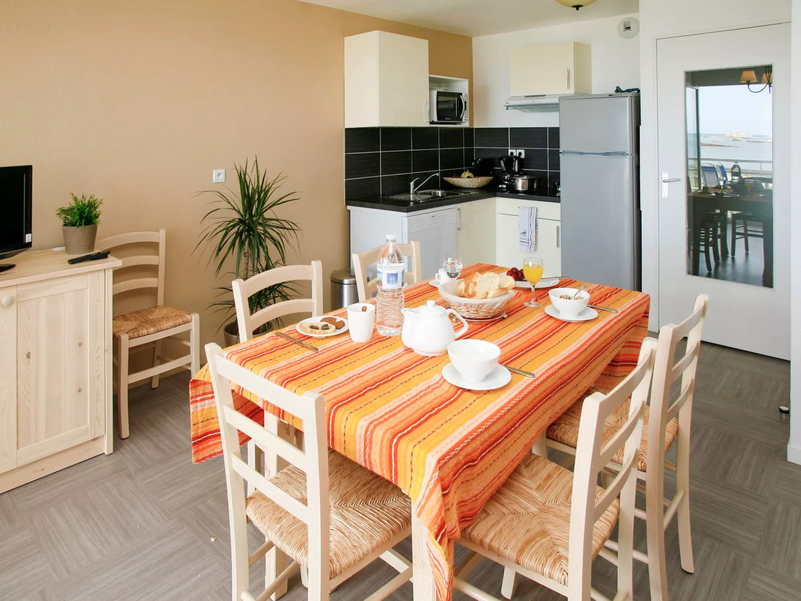 Domaine des Roches Jaunes-Inside