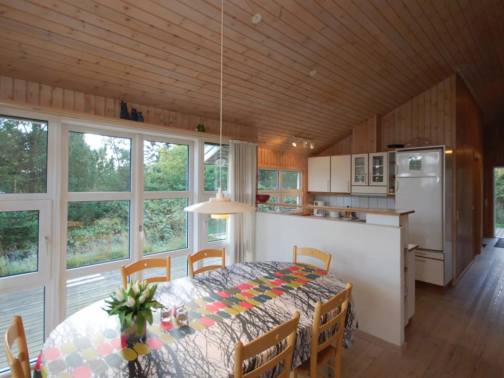 "Jaakob" - 4km from the sea-Drinnen