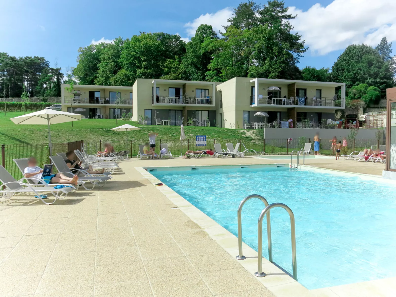 Le Clos Saint Michel-Outside