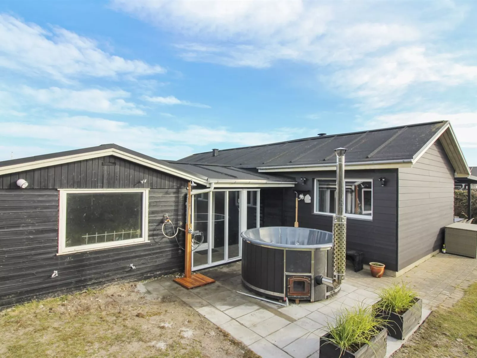 "Jespar" - 300m from the sea-Outside