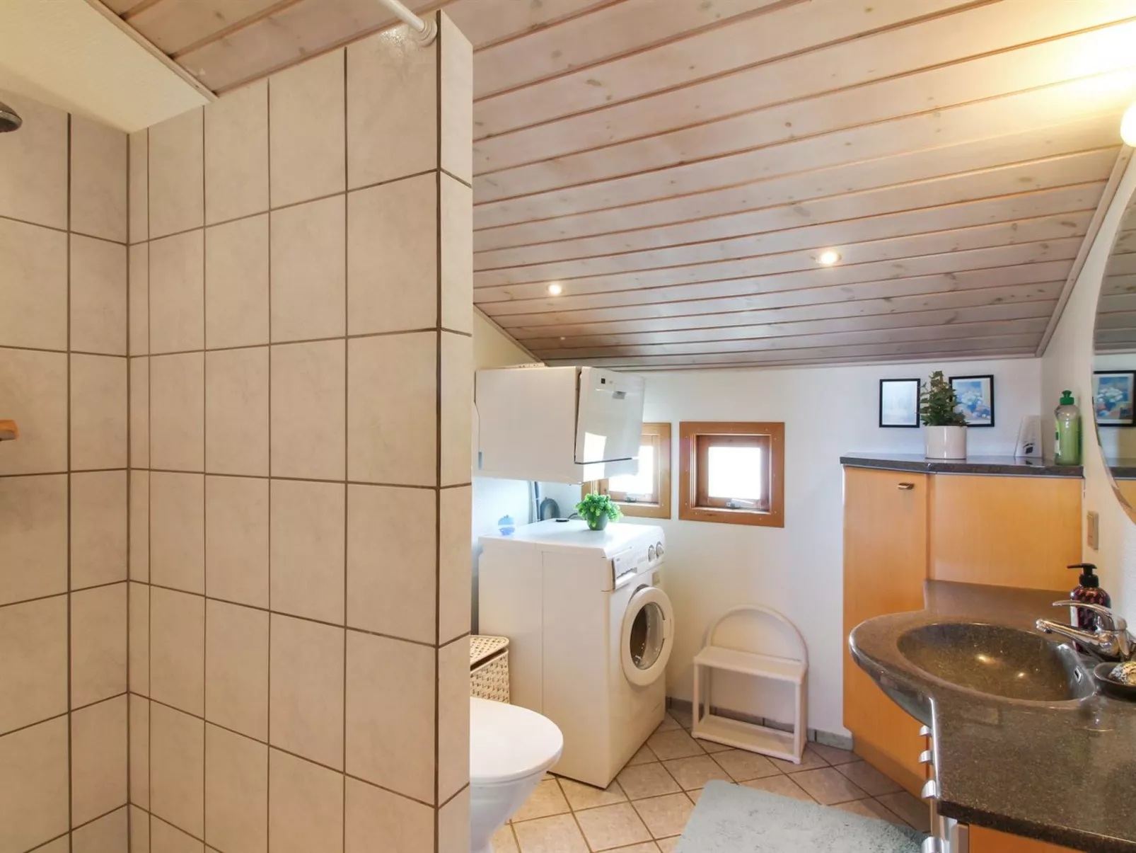 "Hælf" - 400m from the sea-Inside