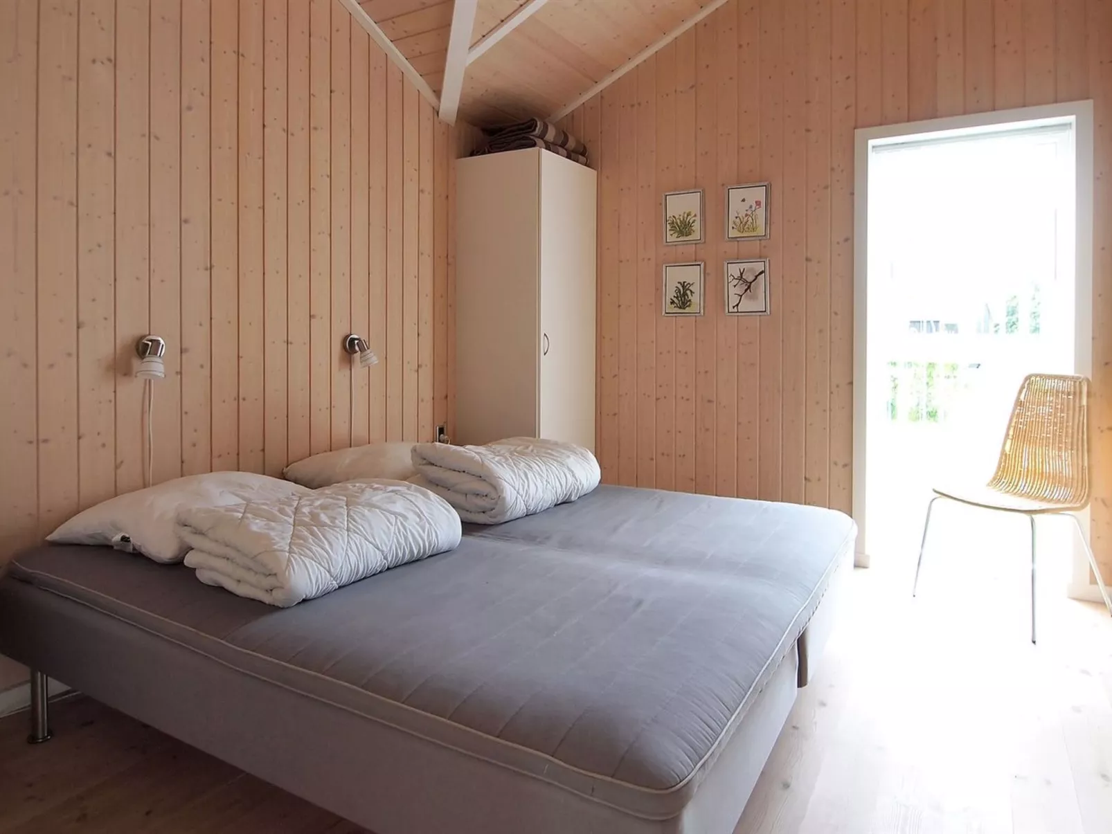 "Ønevus" - 550m from the sea-Inside