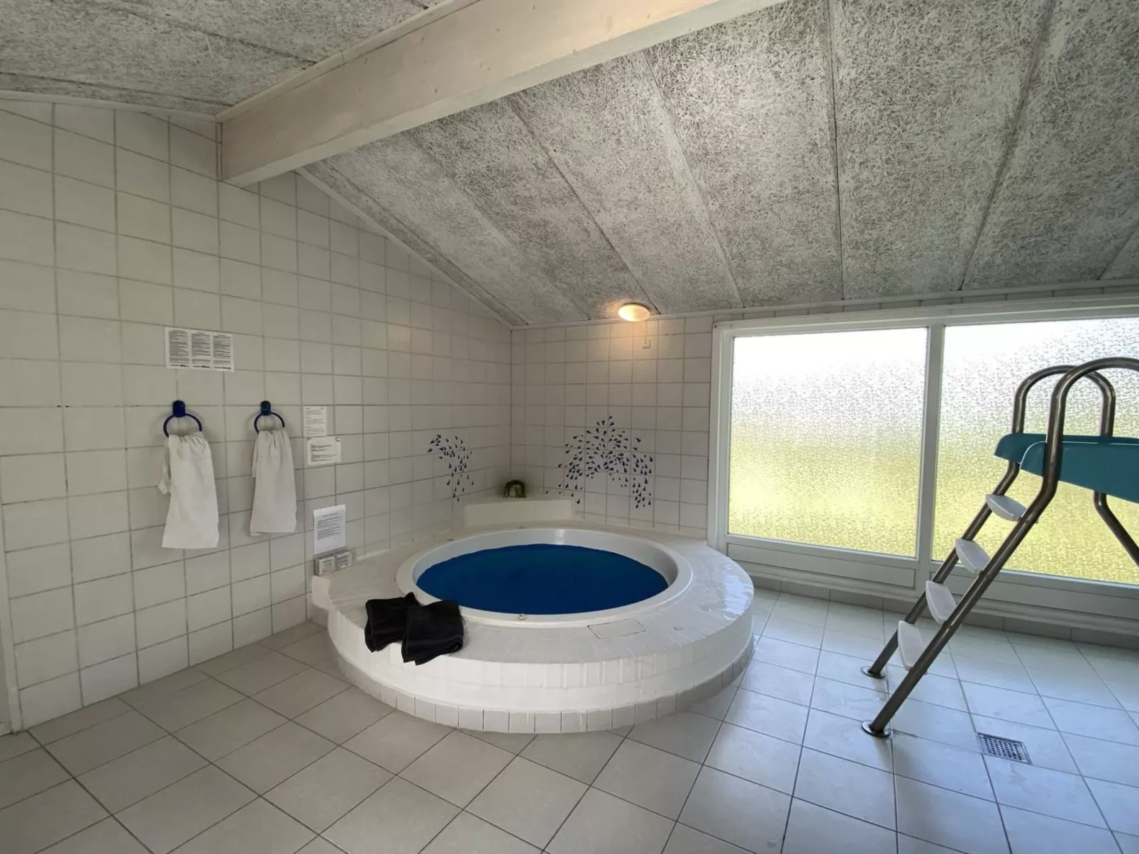 "Kalevi" - 900m from the sea-Inside