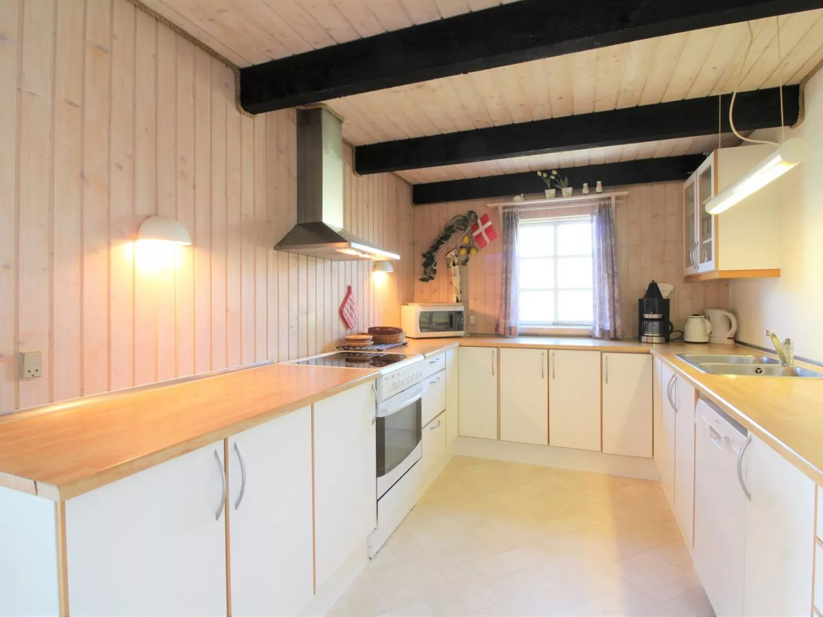 "Arita" - 250m from the sea-Inside