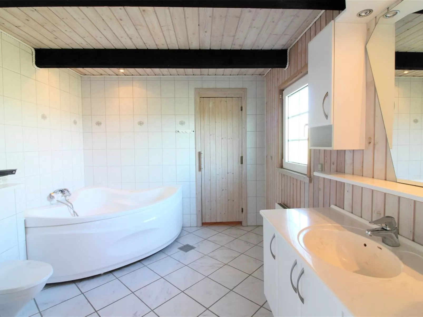"Arita" - 250m from the sea-Inside
