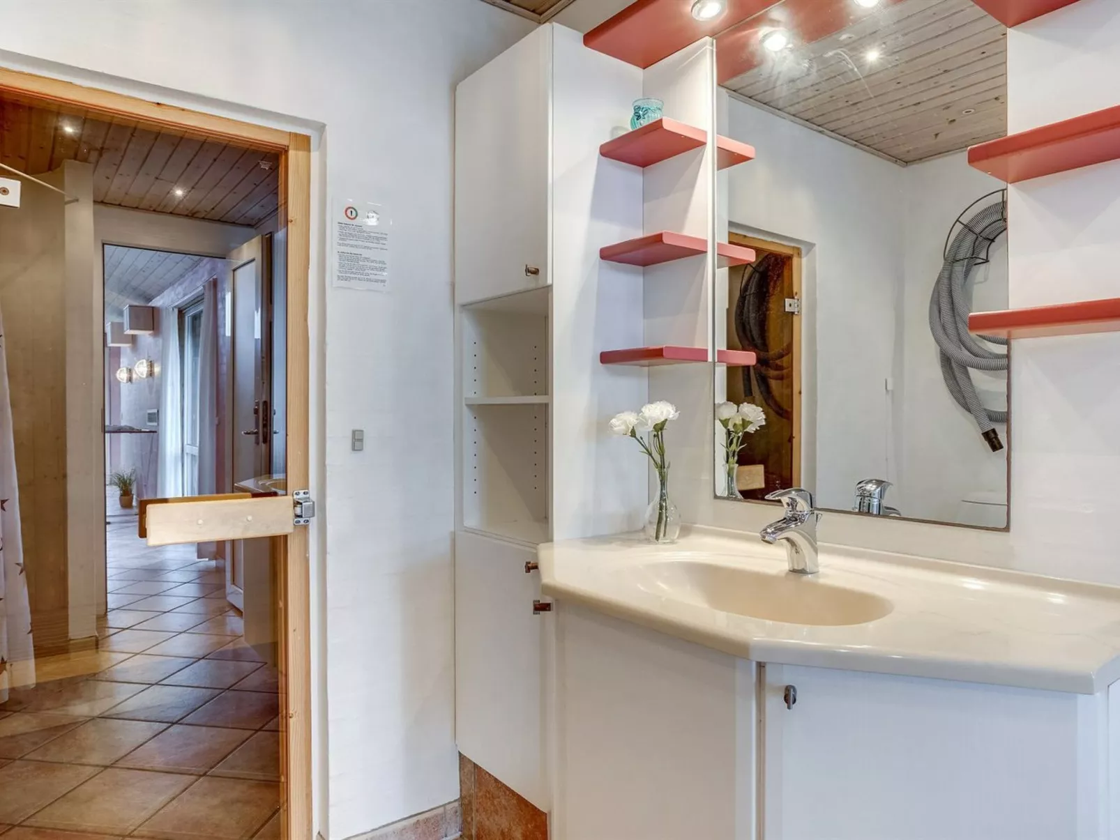 "Alrune" - 800m from the sea-Inside